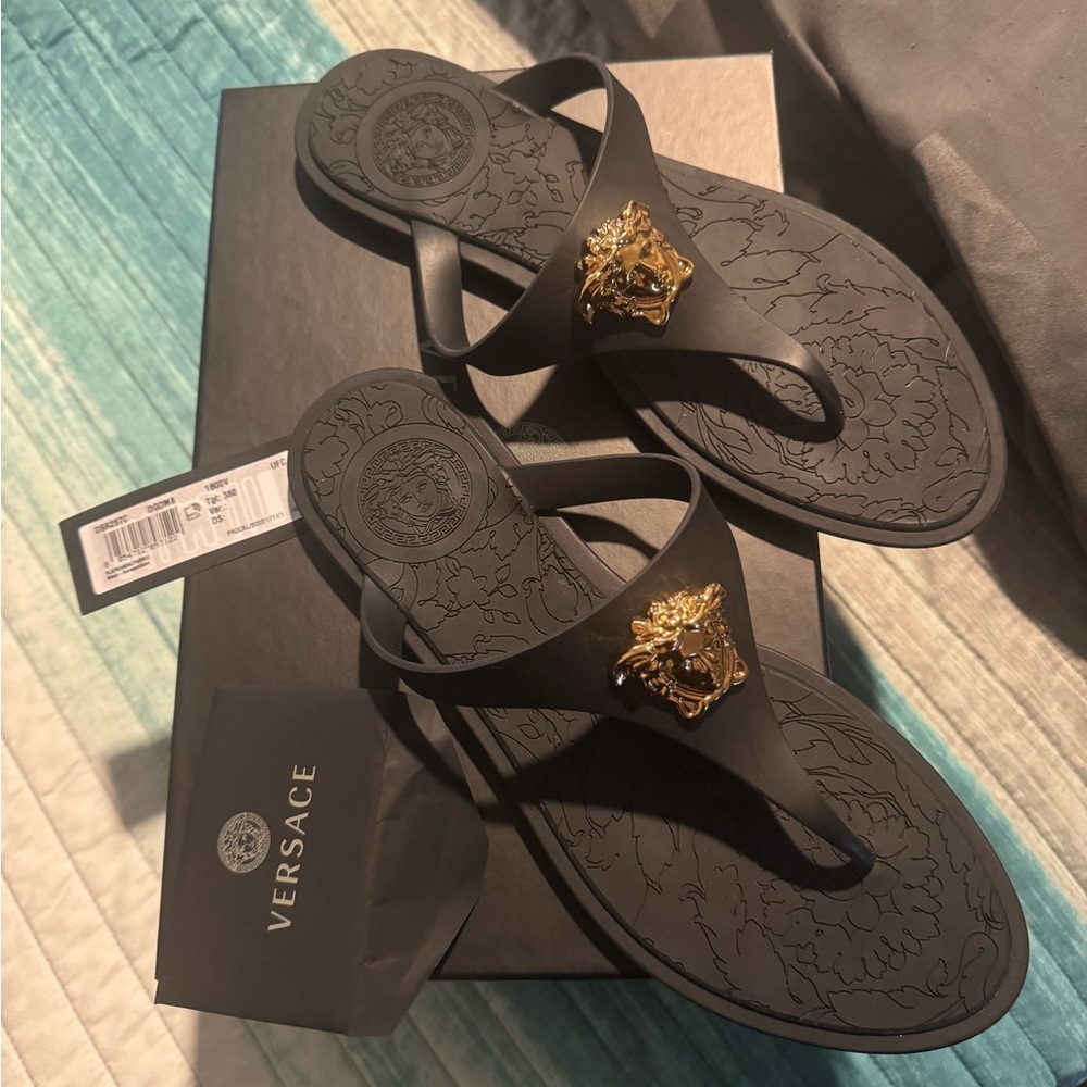 Brand New. Size 8B